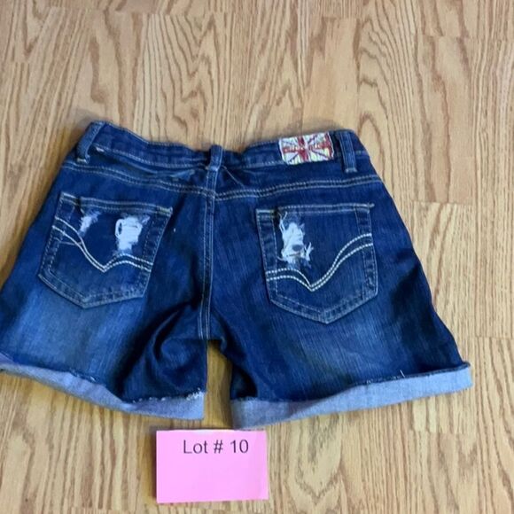 MACHINE BRAND distressed denim shorts in size small with roll up cuff - Picture 7 of 12